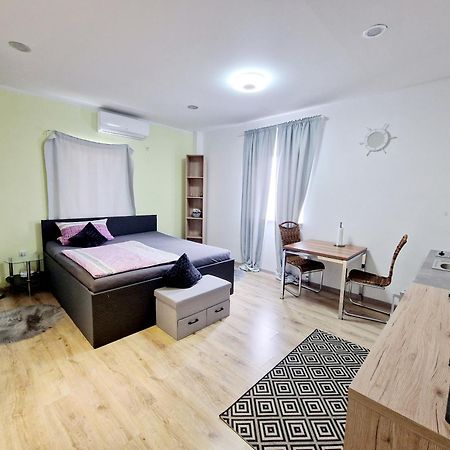 Ibo-Apart 1 Zimmer Apartment In هيرتسوجيناوراخ المظهر الخارجي الصورة